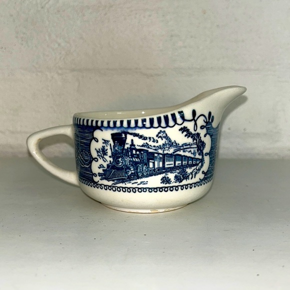 O661 Vintage Currier & Ives American Homestead Train Creamer Blue - Picture 1 of 5